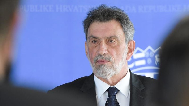 Fuchs: Između 2026. i 2027. sve škole radit će u jednoj smjeni